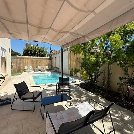 Maison 4 Chambres, Piscine Et 2 Places Parkings Prives Fermes * نيم