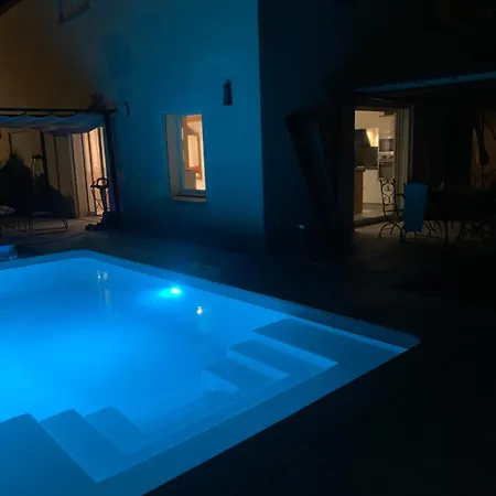 Maison 4 Chambres, Piscine Et Parking Privé Casa vacanze Nîmes