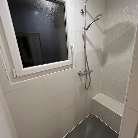 Maison 4 Chambres, Piscine Et Parking Privé Сasa de vacaciones *