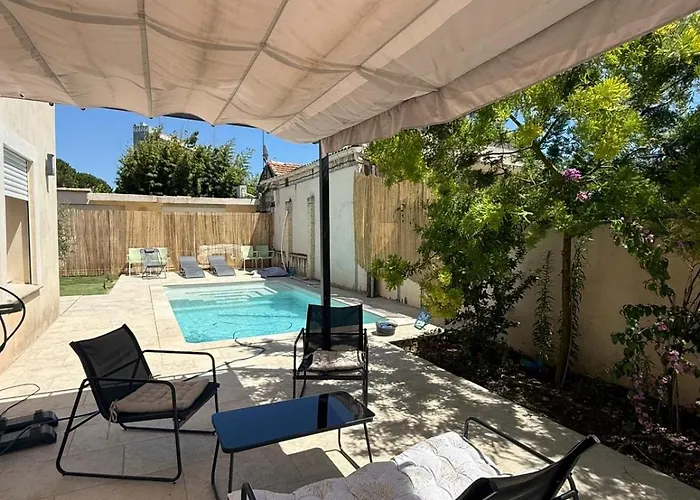 Maison 4 Chambres, Piscine Et 2 Places Parkings Prives Fermes * نيم