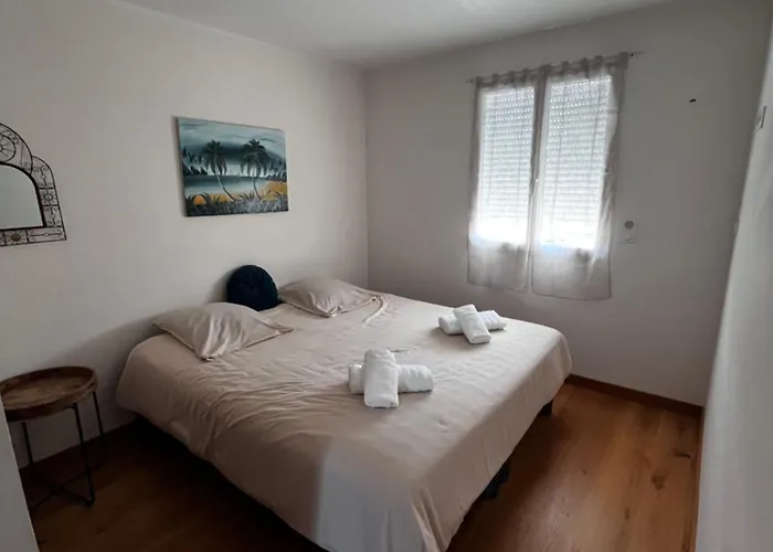 Maison 4 Chambres, Piscine Et 2 Places Parkings Prives Fermes بيت للعطل *