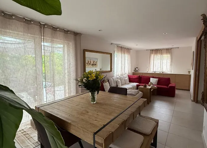 Maison 4 Chambres, Piscine Et 2 Places Parkings Prives Fermes بيت للعطل