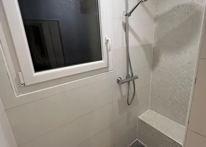 Maison 4 Chambres, Piscine Et 2 Places Parkings Prives Fermes بيت للعطل *